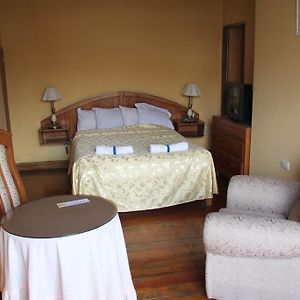 Hostal Lluvia De Oro